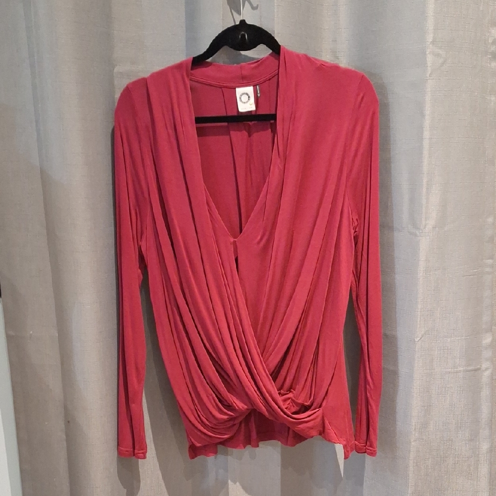 Akemi+ Kin Wraped V-Neck Top - Cranberry Size M